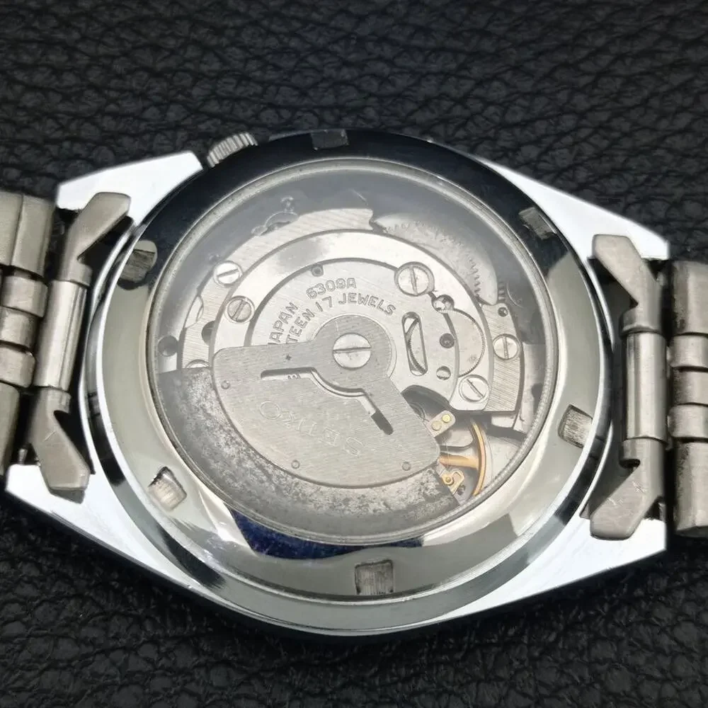 Vintage 1974 Seiko Automatic Mens Silver Watch W/daydate & Red accents